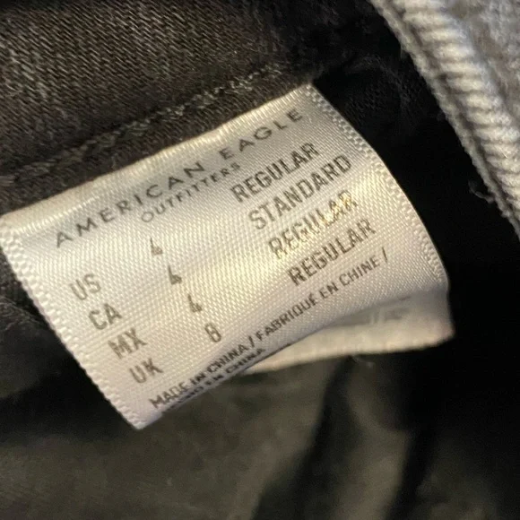 NWOT American Eagle women’s black distressed jegging jeans. Size 4R - Picture 3 of 9